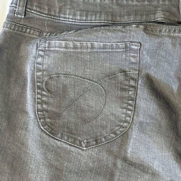 Chicos Size 4 XXL Short Ultimate Fit Barely Flare Leg Jeans Black Platinum Denim - Picture 2 of 11